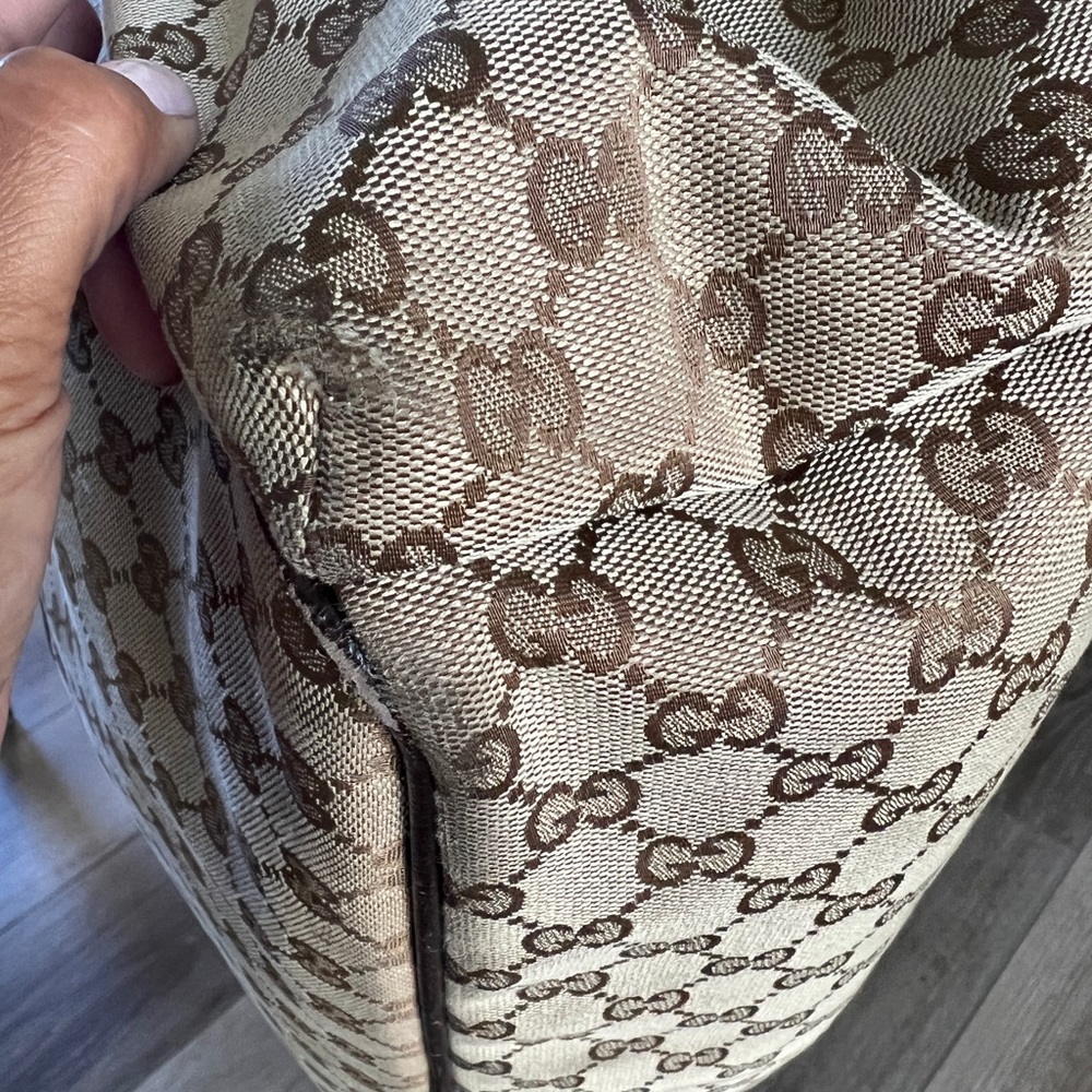 Authentic Gucci GG Diaper Crossbody Messenger Bag - Picture 15 of 16
